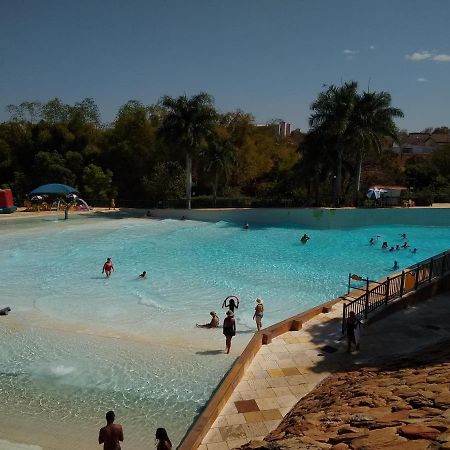 Piazza Com Acesso Ao Clube Diroma Aparthotel Caldas Novas Luaran gambar
