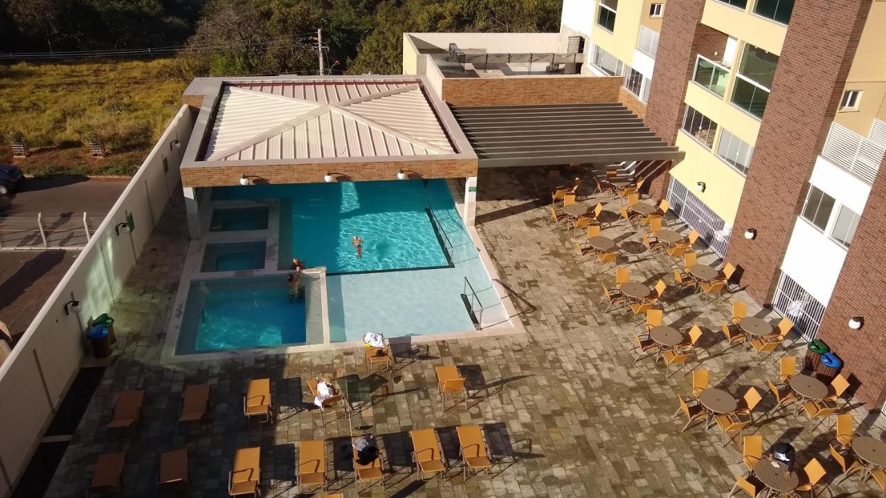 Piazza Com Acesso Ao Clube Diroma Aparthotel Caldas Novas Luaran gambar