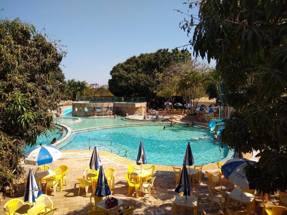 Piazza Com Acesso Ao Clube Diroma Aparthotel Caldas Novas Luaran gambar
